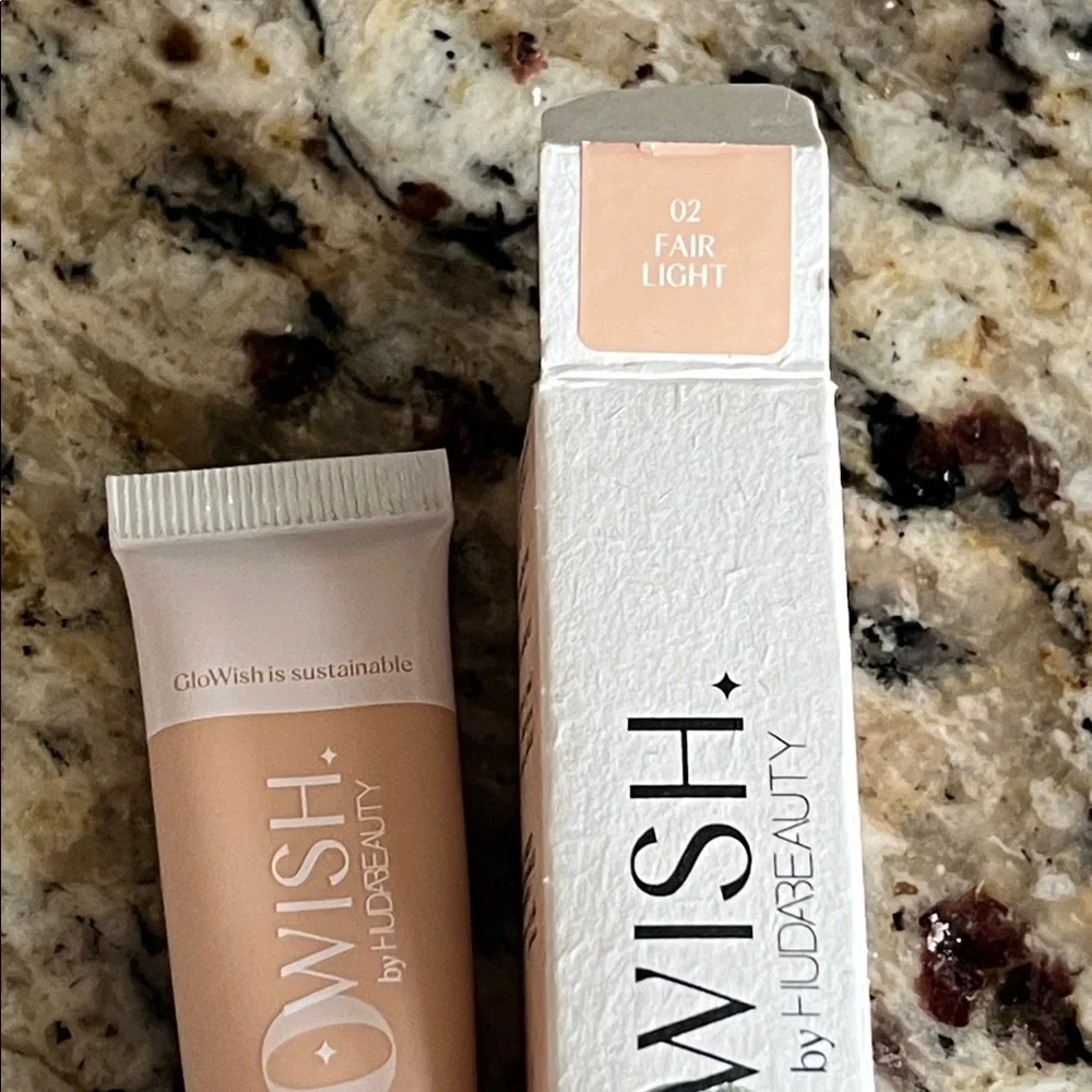 💕⚡️Huda Glowish Fair Light Bright Light Sheer Concealer